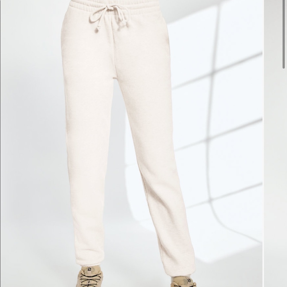 Aritzia TNA Cozy Fleece Perfect Sweatpant